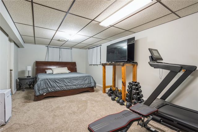 109 Sand Ln NW, Cedar Rapids, IA 52405