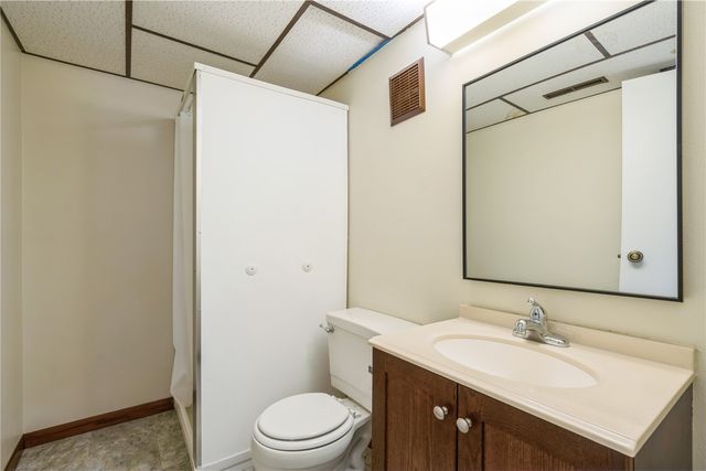 109 Sand Ln NW, Cedar Rapids, IA 52405