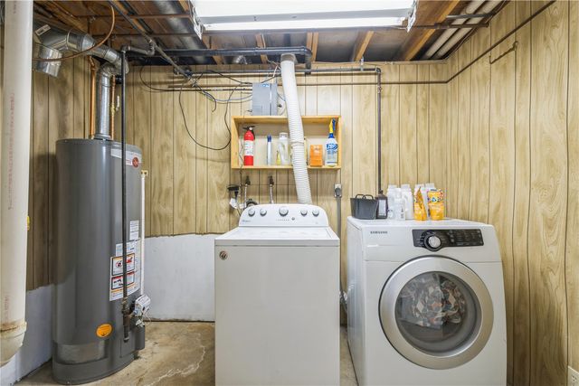 109 Sand Ln NW, Cedar Rapids, IA 52405