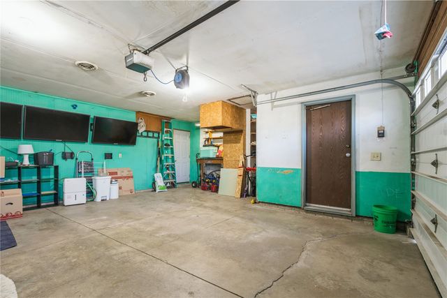 109 Sand Ln NW, Cedar Rapids, IA 52405