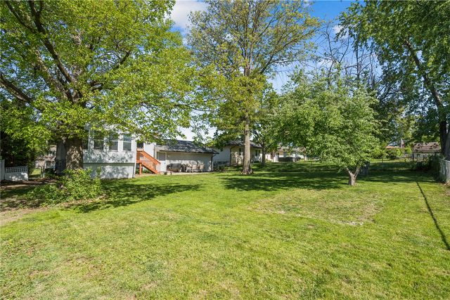 109 Sand Ln NW, Cedar Rapids, IA 52405
