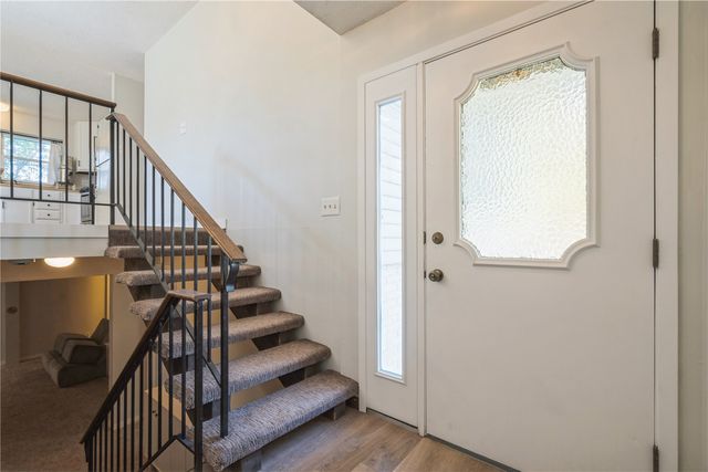 109 Sand Ln NW, Cedar Rapids, IA 52405