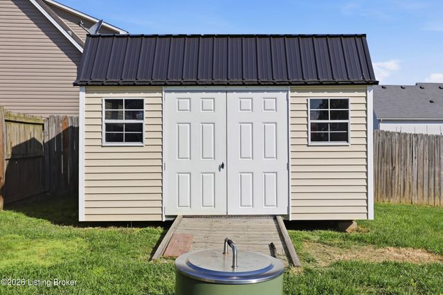 142 Pagoda Ct, Shepherdsville, KY 40165