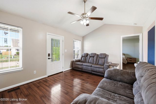 142 Pagoda Ct, Shepherdsville, KY 40165