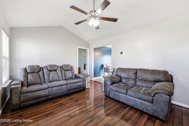 142 Pagoda Ct, Shepherdsville, KY 40165