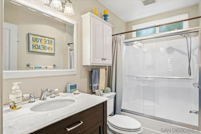 267 Hannalei Dr, Vista, CA 92083