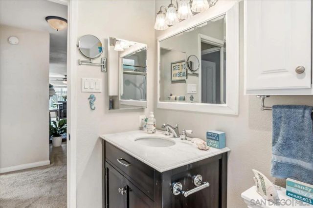 267 Hannalei Dr, Vista, CA 92083