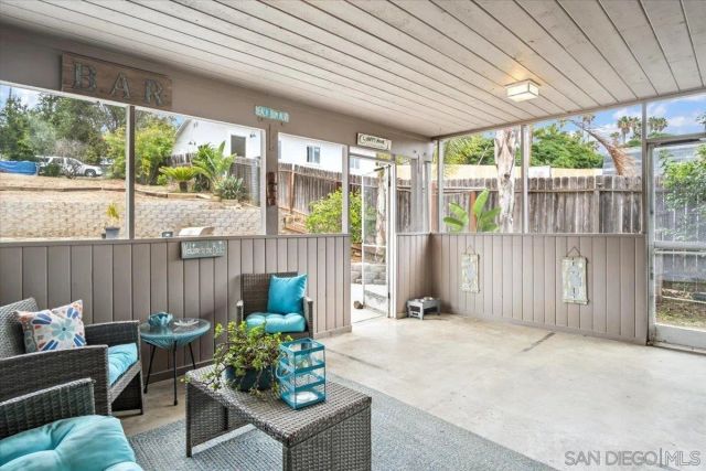 267 Hannalei Dr, Vista, CA 92083