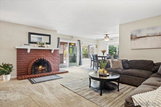 267 Hannalei Dr, Vista, CA 92083