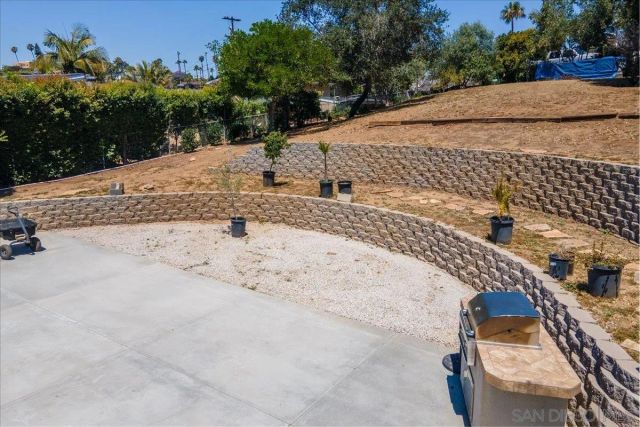 267 Hannalei Dr, Vista, CA 92083