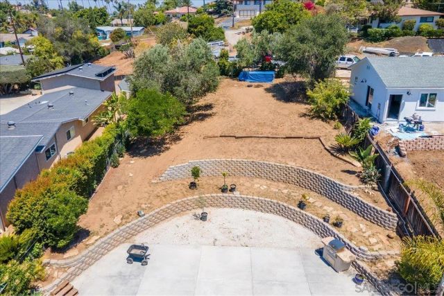 267 Hannalei Dr, Vista, CA 92083