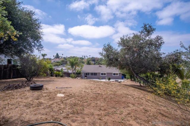 267 Hannalei Dr, Vista, CA 92083