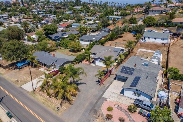 267 Hannalei Dr, Vista, CA 92083