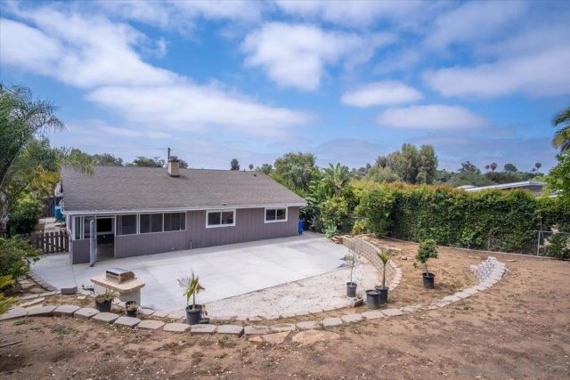 267 Hannalei Dr, Vista, CA 92083