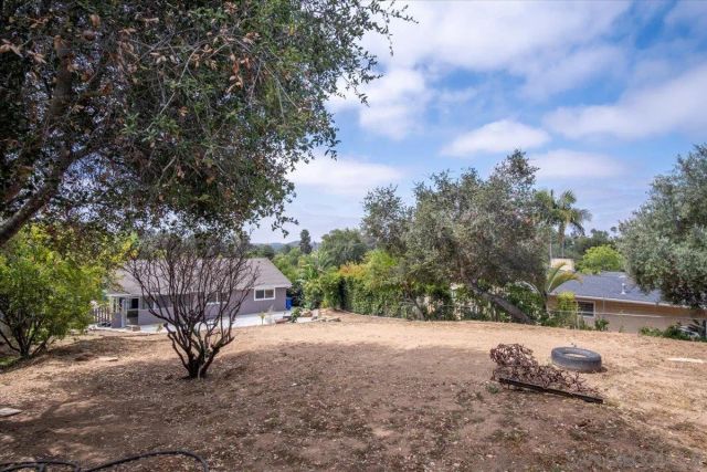 267 Hannalei Dr, Vista, CA 92083