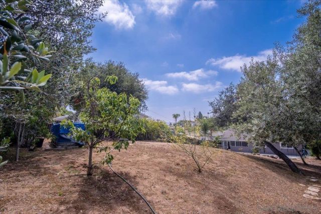 267 Hannalei Dr, Vista, CA 92083