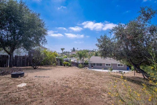 267 Hannalei Dr, Vista, CA 92083