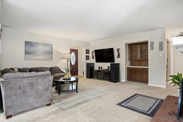 267 Hannalei Dr, Vista, CA 92083