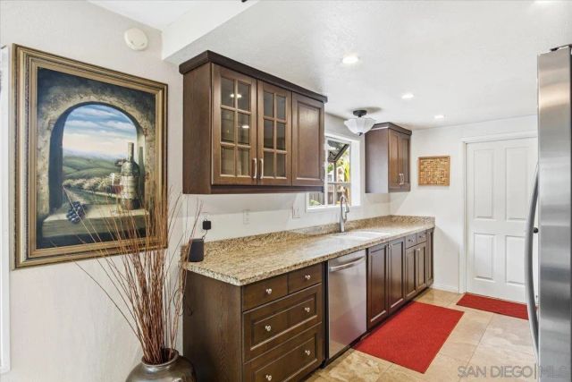 267 Hannalei Dr, Vista, CA 92083