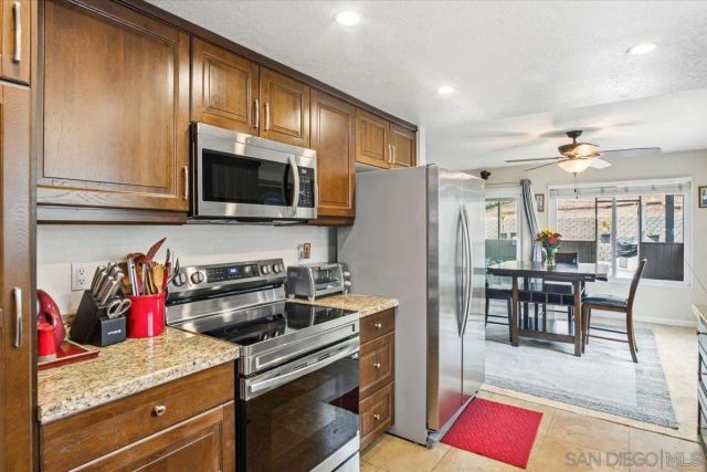 267 Hannalei Dr, Vista, CA 92083