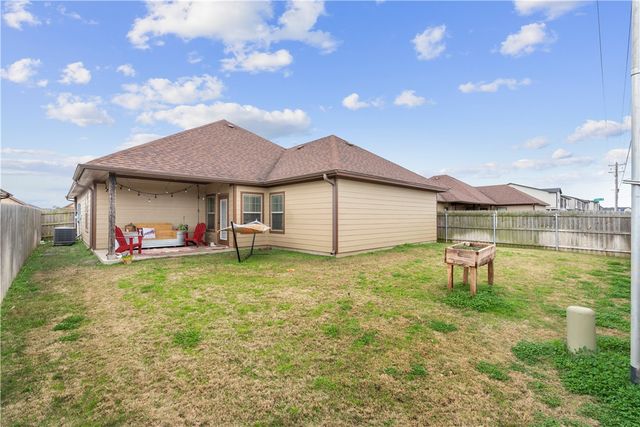414 Momma Bear Drive, College Station, TX 77845