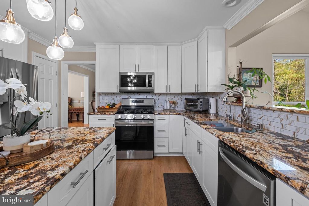 Image 10 of property listing at 10606 FORESTGATE PL, Glenn Dale, MD 20769