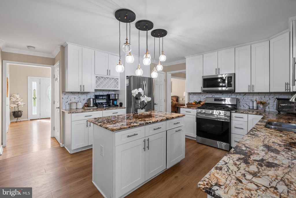 Image 14 of property listing at 10606 FORESTGATE PL, Glenn Dale, MD 20769