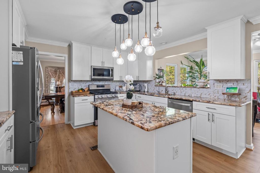 Image 9 of property listing at 10606 FORESTGATE PL, Glenn Dale, MD 20769