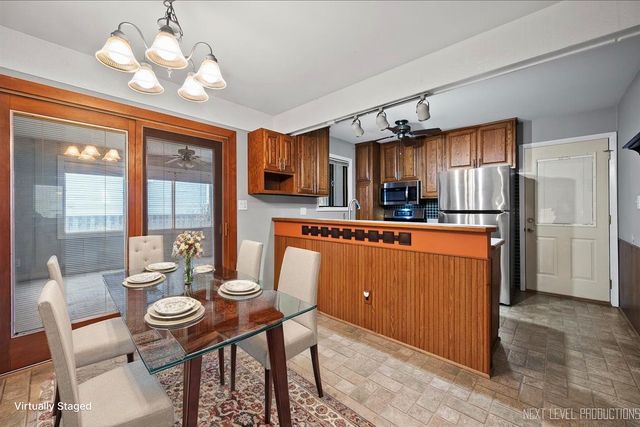 1009 Sutton Drive, Crystal Lake, IL 60014