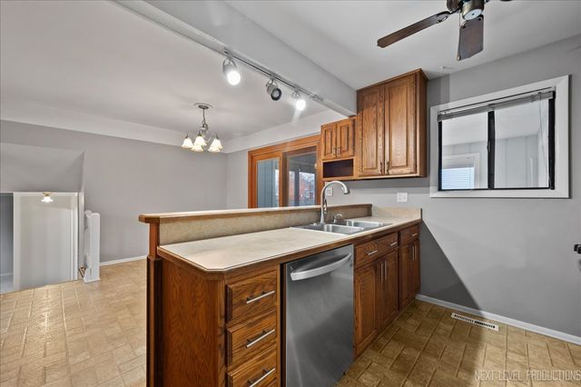 1009 Sutton Drive, Crystal Lake, IL 60014