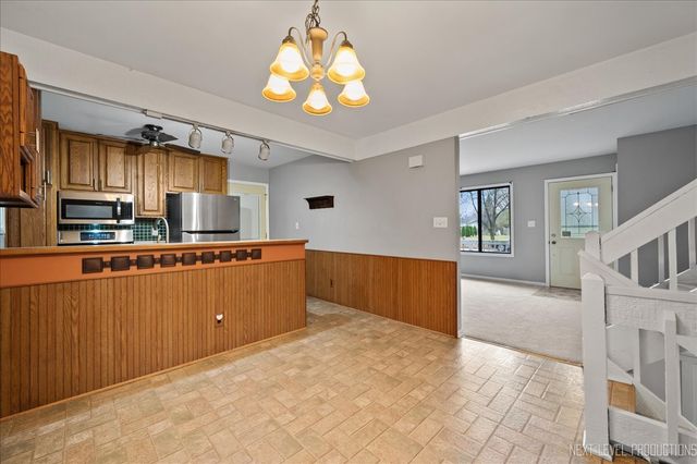 1009 Sutton Drive, Crystal Lake, IL 60014