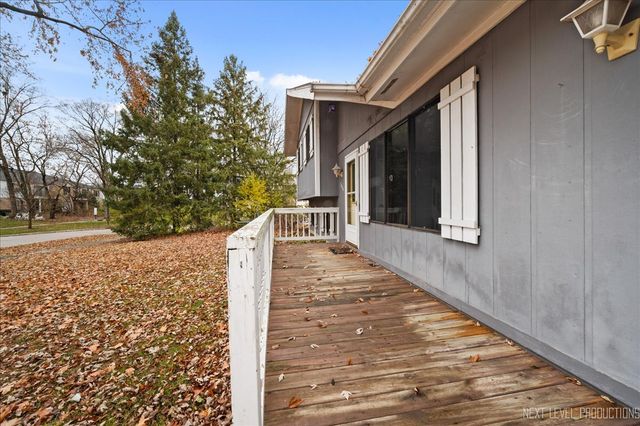 1009 Sutton Drive, Crystal Lake, IL 60014