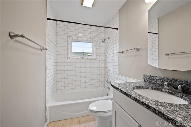 1009 Sutton Drive, Crystal Lake, IL 60014