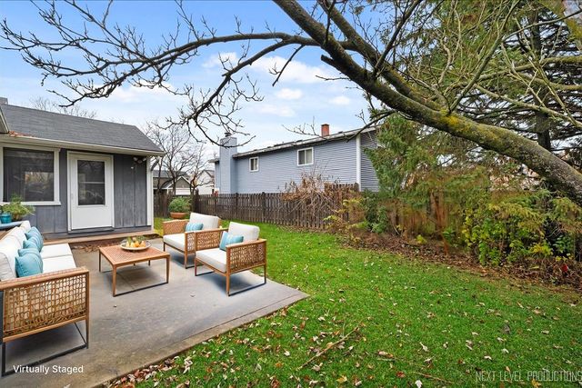 1009 Sutton Drive, Crystal Lake, IL 60014