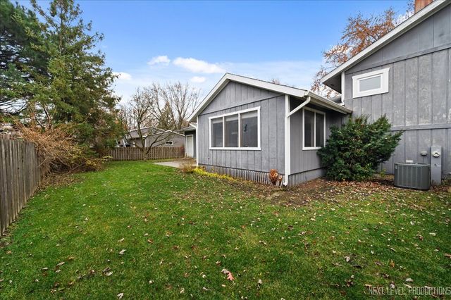 1009 Sutton Drive, Crystal Lake, IL 60014