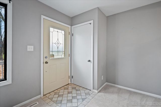 1009 Sutton Drive, Crystal Lake, IL 60014