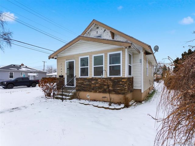 17392 Tennyson Street, Roseville, MI 48066