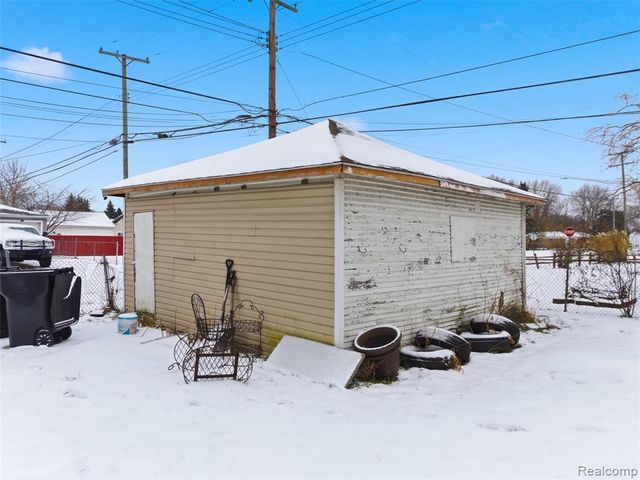 17392 Tennyson Street, Roseville, MI 48066