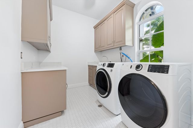 8717 Estate Drive, West Palm Beach, FL 33411