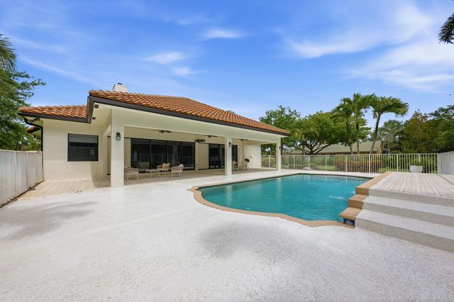 8717 Estate Drive, West Palm Beach, FL 33411