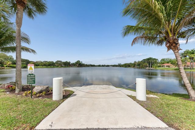 8717 Estate Drive, West Palm Beach, FL 33411