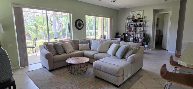 195 NW Willow Grove Avenue, Port St. Lucie, FL 34986