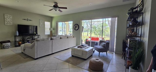 195 NW Willow Grove Avenue, Port St. Lucie, FL 34986