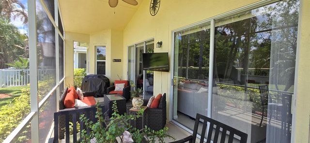195 NW Willow Grove Avenue, Port St. Lucie, FL 34986