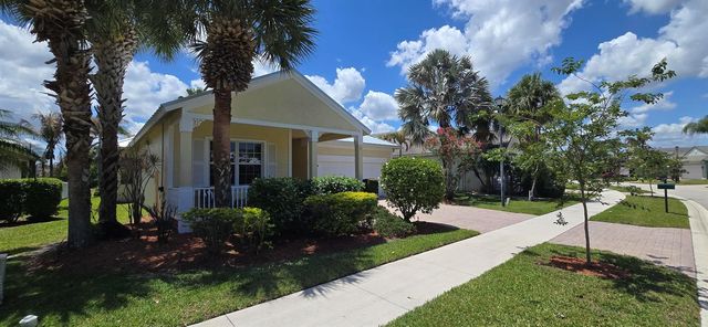 195 NW Willow Grove Avenue, Port St. Lucie, FL 34986