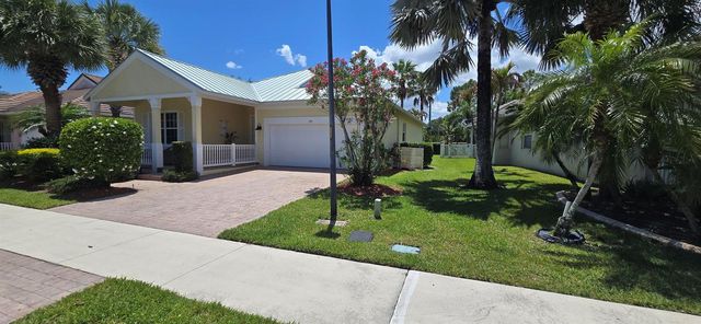 195 NW Willow Grove Avenue, Port St. Lucie, FL 34986