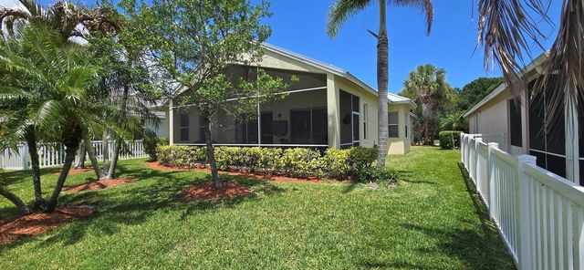 195 NW Willow Grove Avenue, Port St. Lucie, FL 34986
