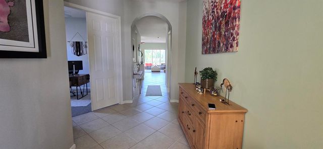 195 NW Willow Grove Avenue, Port St. Lucie, FL 34986