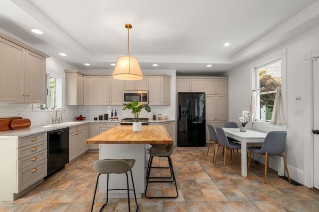 302 Concord Road, Weston, MA 02493