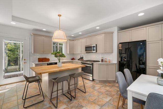 302 Concord Road, Weston, MA 02493